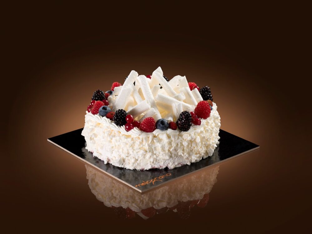 MERINGATA <br> AI FRUTTI DI BOSCO