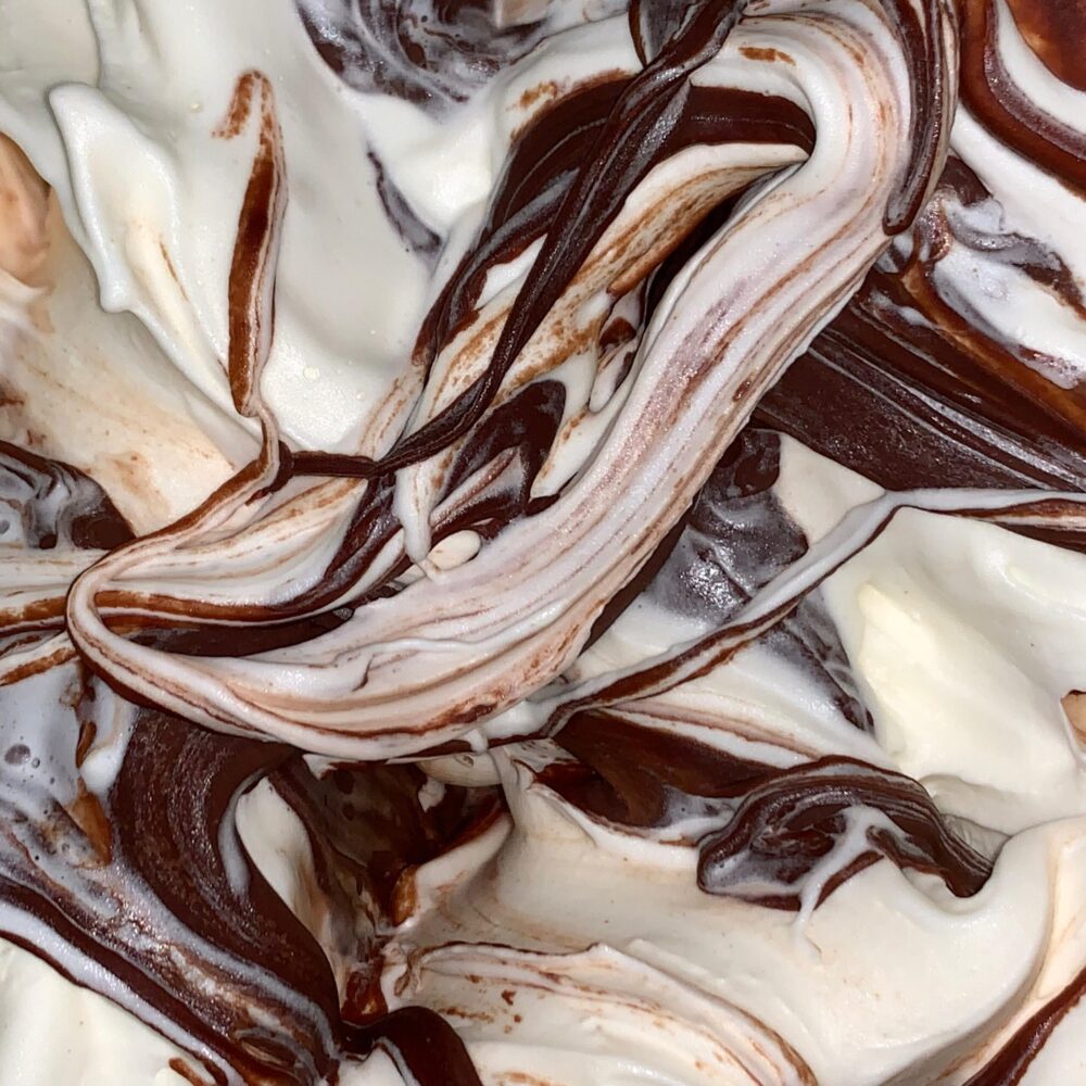 GELATO CIOCCO BIANCO <br>VARIEGATO NOCCIOLA