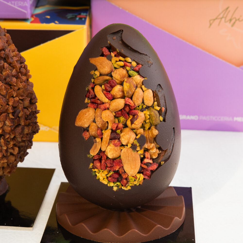 UOVO DI CIOCCOLATO<br>FRUTTA SECCA