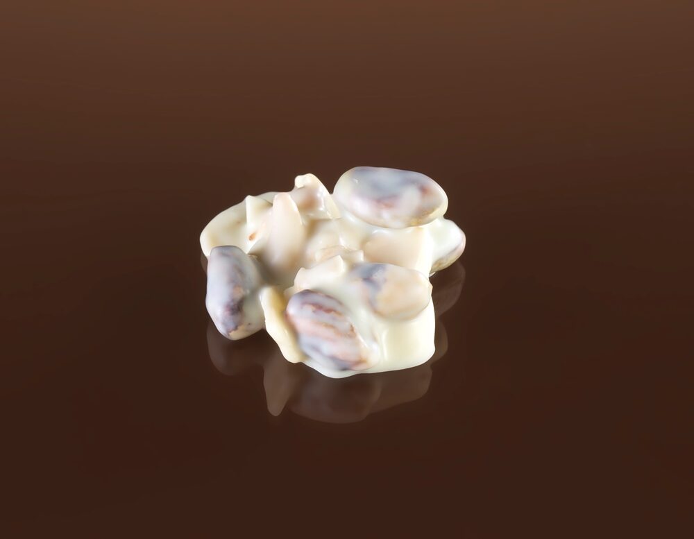 Pistacchi pinoli e mandorle caramellate e ricoperte con cioccolato bianco